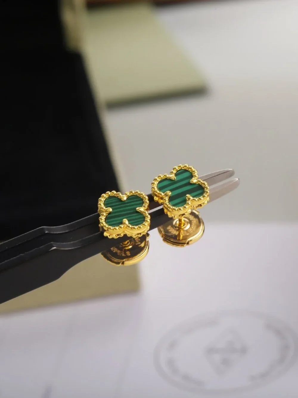 ☺️Van Cleef & Arpels☺️ green stud earrings
